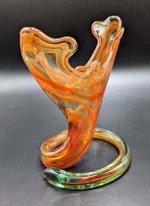 lot 44 image: Sooner Orange Art Glass Vase