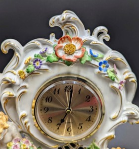 lot 150 image: Vintage Von Schierholz Porcelain Cherub Clock