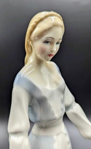 lot 152 image: Royal Doulton Demure Porcelain Figurine