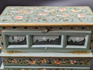 lot 159 image: Fred Zimbalist Organ Cart Music Box