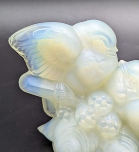 lot 189 image: Sabino Opalescent Glass Birds Figurine