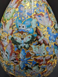 lot 351 image: Cloisonn Butterfly Egg and Stand