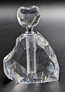 lot 354 image: Oleg Cassini Crystal Perfume Bottles