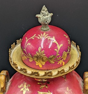 lot 365 image: Antique Porcelain Handled Urn
