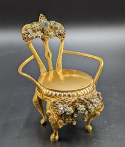 lot 371 image: Rare Figural Chair Compact by Robert Demario