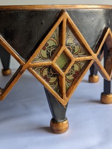 lot 378 image: Decorative Stand by Robert M. Weiss