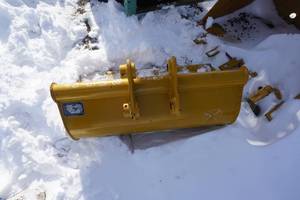 lot 21 image: Brand New EMAQ Brand 36 Flat Bottom Mini Excavator Bucket