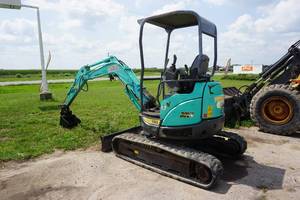 lot 4 image: 2011 IHI Model 30VX Mini Tracked Excavator