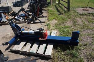lot 7 image: Brand New Iron Oak Brand Model TMH13HYB Three Point Mount Log Splitter