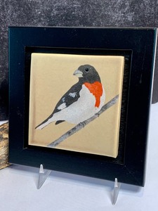lot 55 image: Lovely Bird Themed Decor