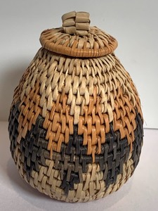 lot 59 image: Traditional Zulu Herb Container Handwoven in Kwazulu, South Africa