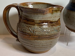 lot 64 image: Two Pottery Items