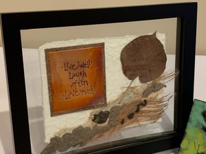 lot 208 image: Fun Variety of Home Decor Items