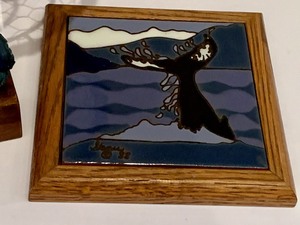 lot 207 image: Fun Marine Themed Decor