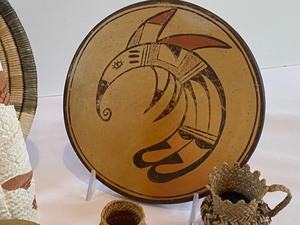 lot 176 image: Variety of Southwestern Style Decorative Items