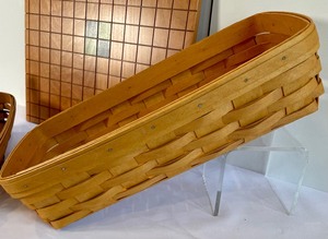 lot 115 image: Longaberger Baskets and a Decorative Wooden Tile