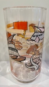 lot 231 image: Vintage Star Wars and Peanuts Glasses