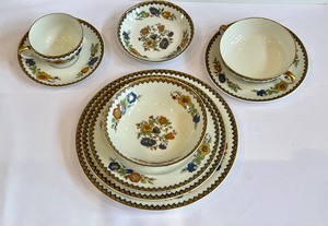 lot 124 image: CH Field Haviland Limoges of France The Amiens China Set