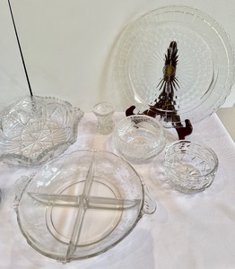 lot 139 image: Vintage Clear Glassware Items