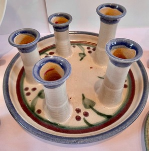 lot 133 image: Lovely Pottery Items
