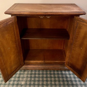 lot 291 image: Petite Cabinet