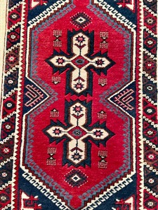 lot 246 image: Stunning Handmade Wool Turkish Rug