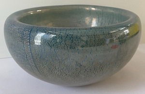 lot 29 image: Beautiful Blue Art Glass Decorative Bowl