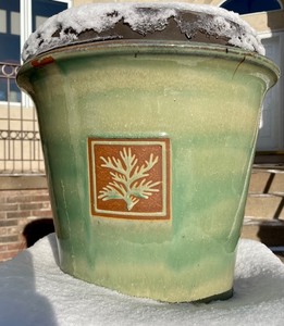 lot 397 image: Pair of Lovely Outdoor Planters