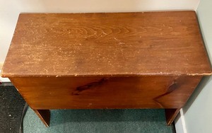 lot 398 image: Vintage Simple Storage Bench