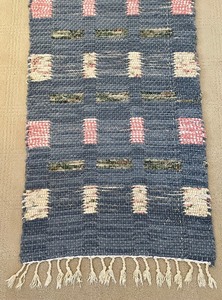 lot 363 image: Beautiful Rug
