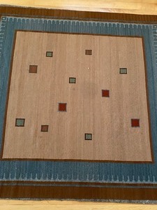 lot 79 image: Hand Loomed Peruvian Rug