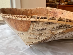 lot 91 image: Large Hand Crafted Birch Tray