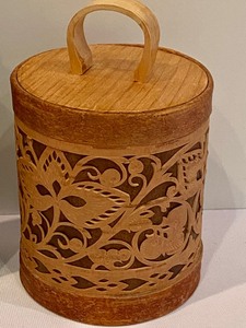 lot 339 image: Two Decorative Collectibles including a Russian Lacquer Box