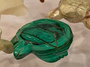 lot 341 image: Small Turtle Figurines including a Malachite Turtle Figurine