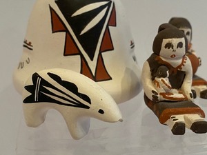 lot 338 image: Acoma, NM Collectible Figurines