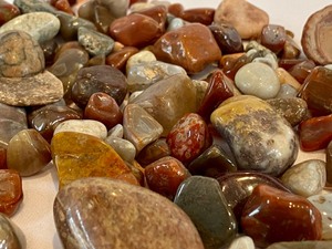 lot 354 image: Grouping of Polished Agates