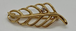 lot 494 image: Petite 14k and Diamond Brooch
