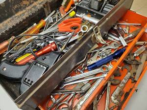 lot 416 image: Locking Tool Box with Contents