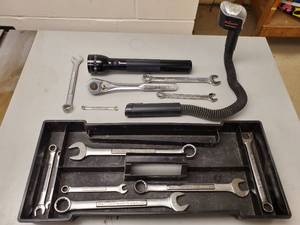 lot 417 image: Misc Craftsman Tools and Flashlights