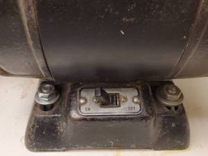 lot 427 image: Electric Dunlap 13 Hp Buffer