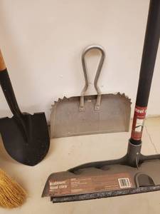 lot 430 image: Garage Tools