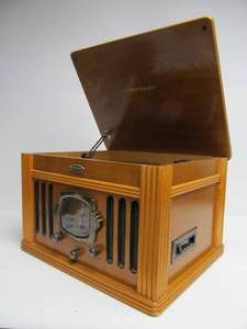 lot 9 image: Working CROSLEY Turntable & Radio 