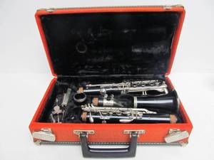 lot 19 image: Vito Clarinet wCase