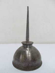 lot 28 image: Antique Embossed INTERNATIONAL HARVESTER Oil Can