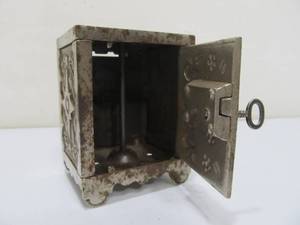lot 43 image: Antique STEVENS Cast Iron Coin Bank