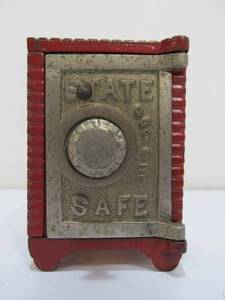 lot 44 image: Antique Cast Iron Coin Bank