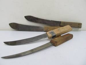lot 46 image: Lot of 4 Vintage Skinning Knives
