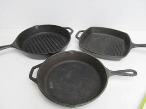 lot 108 image: Lot of 3 LODGE Cast Iron Skillets