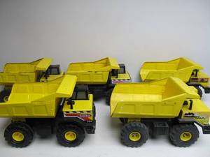 lot 117 image: Lot of 5 Large Metal TONKA Dump Trucks