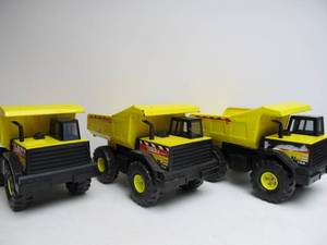 lot 118 image: Lot of 3 Large Metal Mighty TONKA 768 Dump Trucks